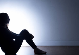 浜松で触れられると緊張してしまう女性のイメージ