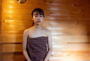 外イキしやすい状態に整いリラックスしている女性